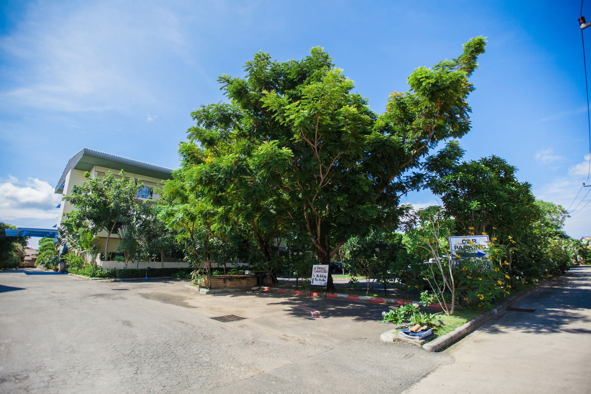 Chalong Beach Hotel Phuket Rawai Ngoại thất bức ảnh