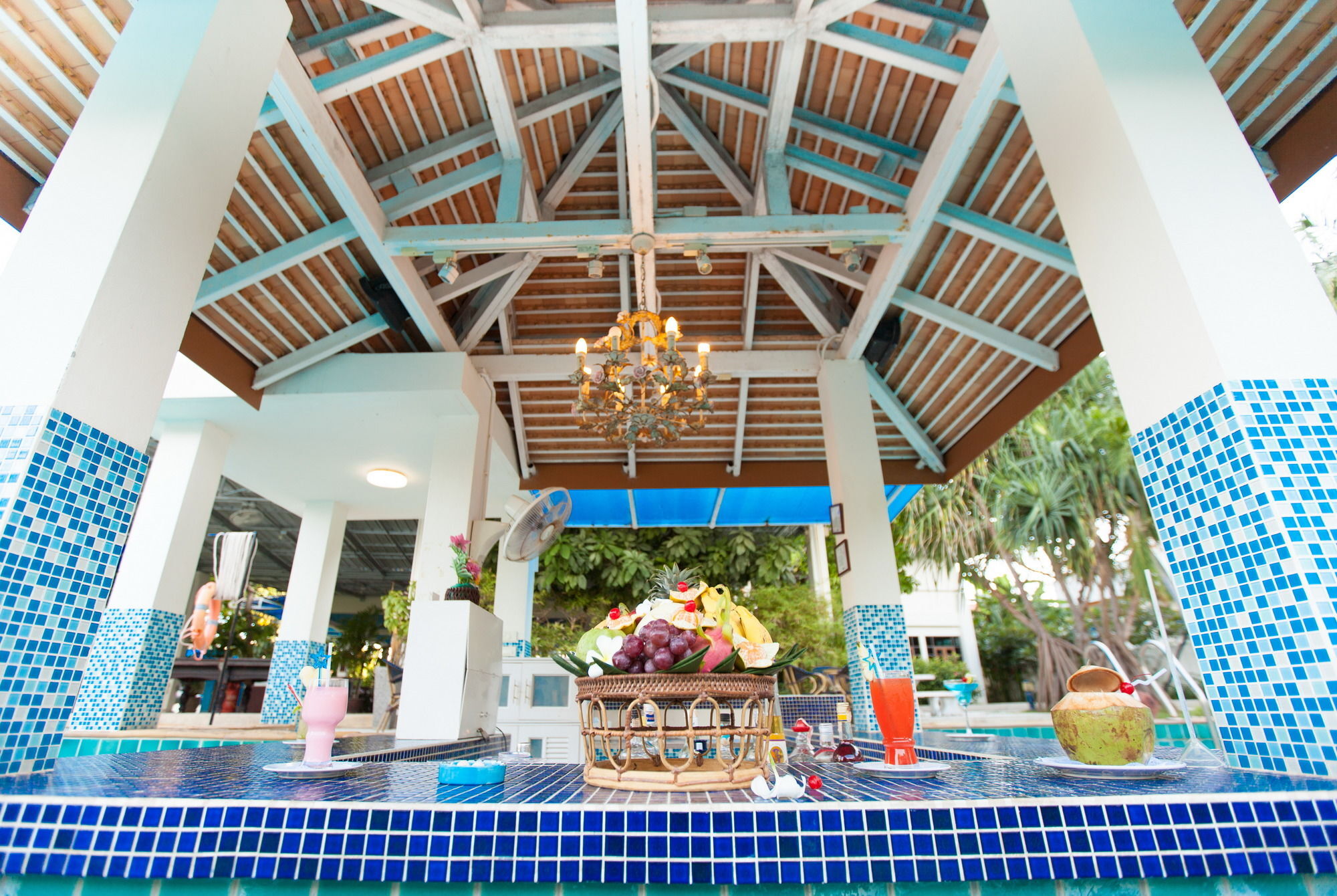 Chalong Beach Hotel Phuket Rawai Ngoại thất bức ảnh