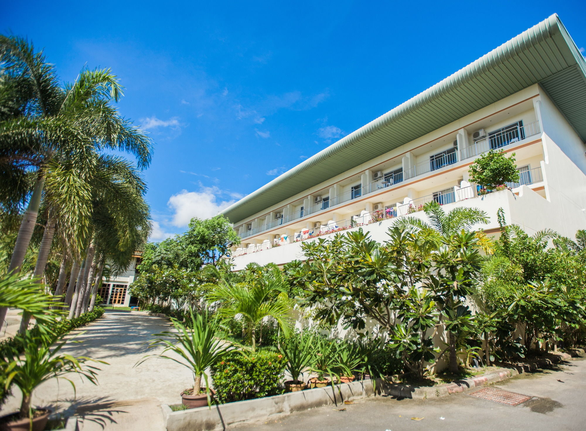 Chalong Beach Hotel Phuket Rawai Ngoại thất bức ảnh