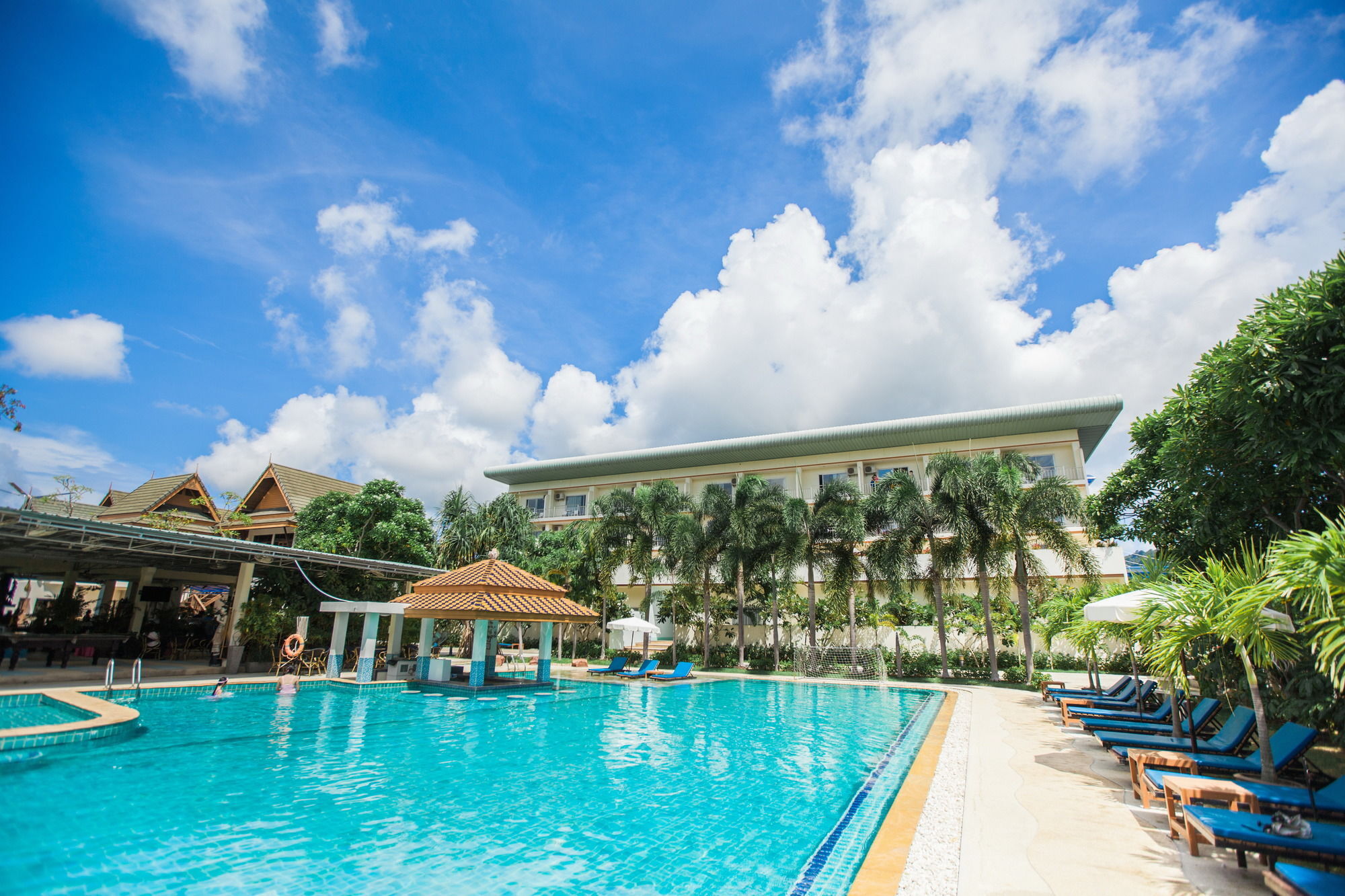 Chalong Beach Hotel Phuket Rawai Ngoại thất bức ảnh