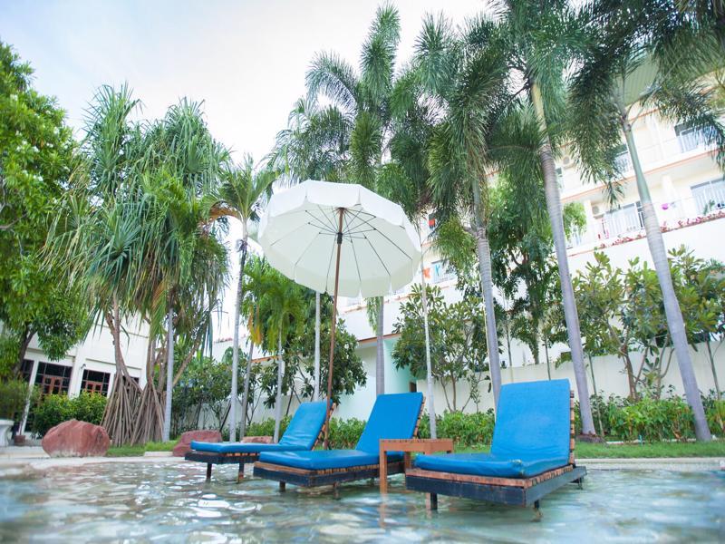 Chalong Beach Hotel Phuket Rawai Ngoại thất bức ảnh